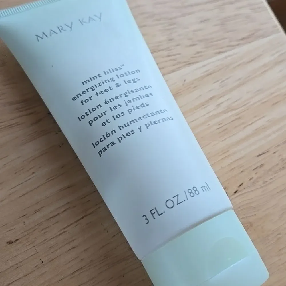 Mary Kay mint bliss energizing lotion for feet and legs Beauty Makeup Bath Body